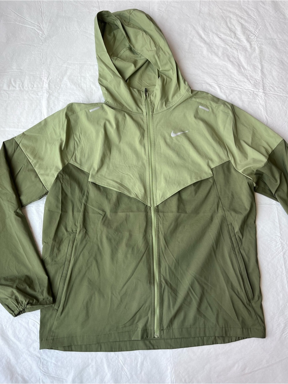 Nike Men’s Windrunner Running Jacket Lightweight Olive Green